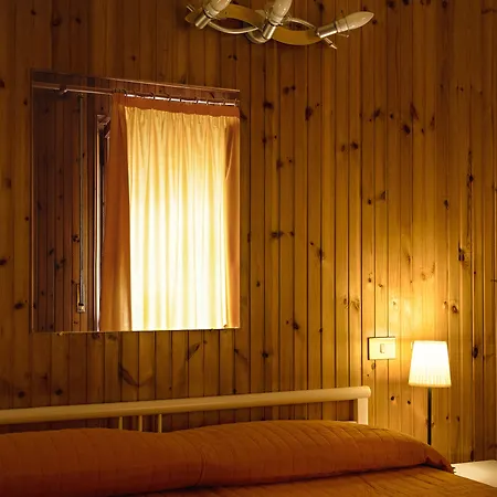 ホテル Albergo Centrale Scanno 2*